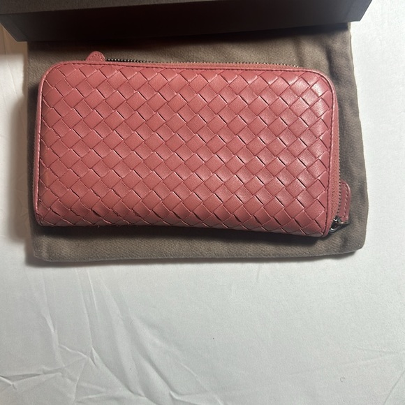 Authentic Bottega Veneta Pink Full inclusion Zip Wallet with box & dust bag. - Picture 5 of 16